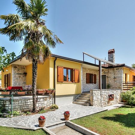 Lovric House With Apartments Umag Exterior photo