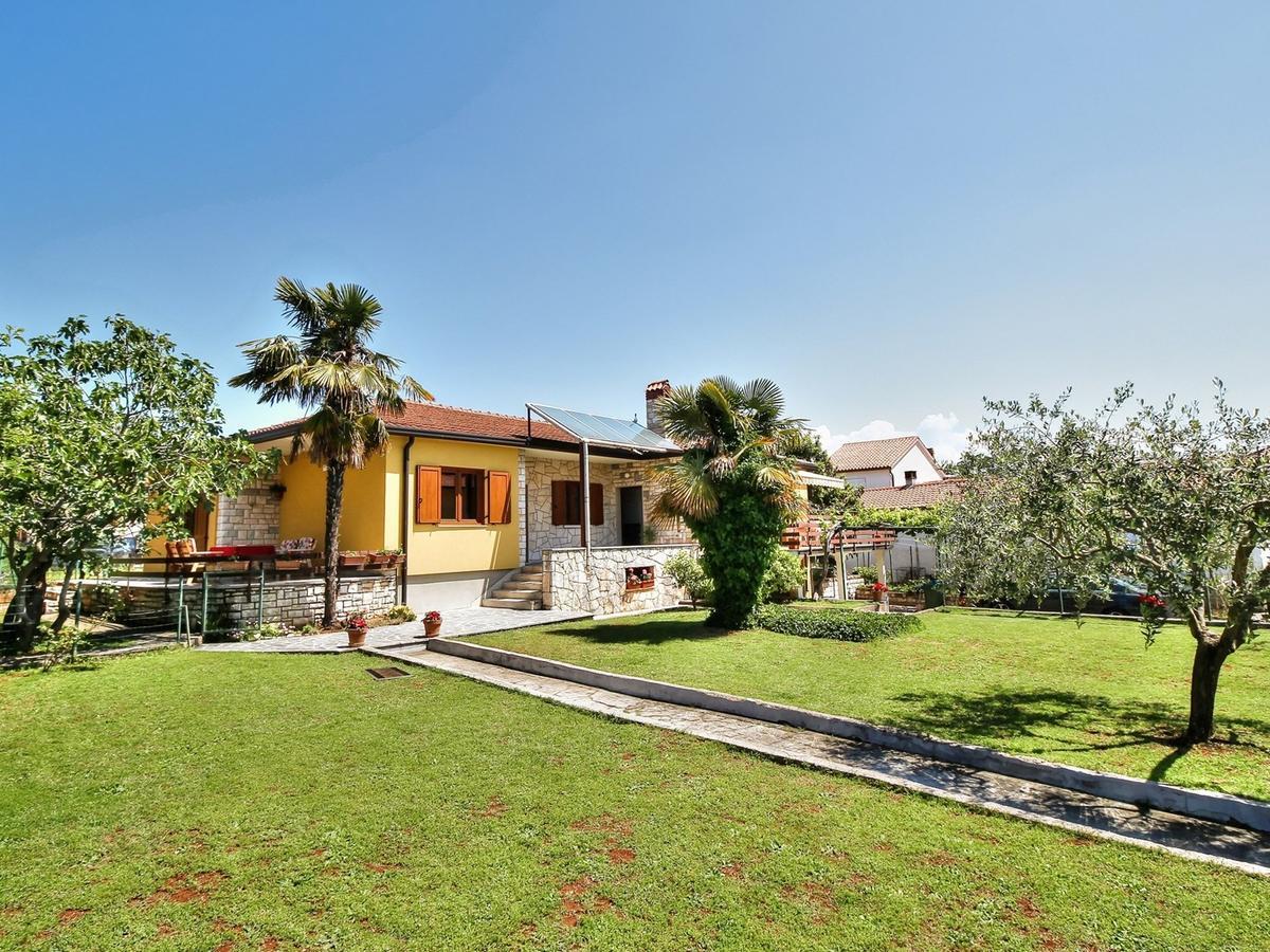 Lovric House With Apartments Umag Exterior photo