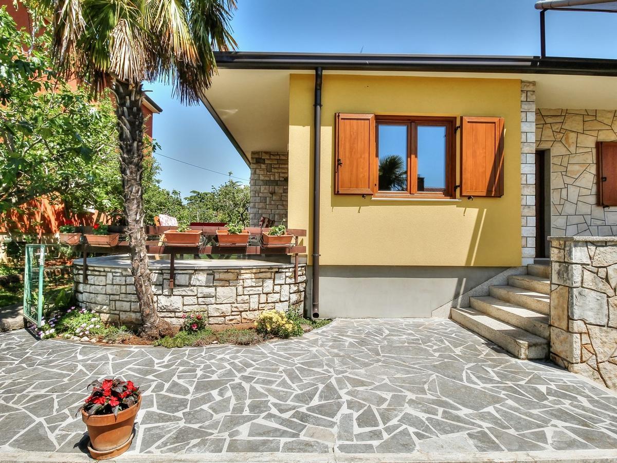 Lovric House With Apartments Umag Exterior photo