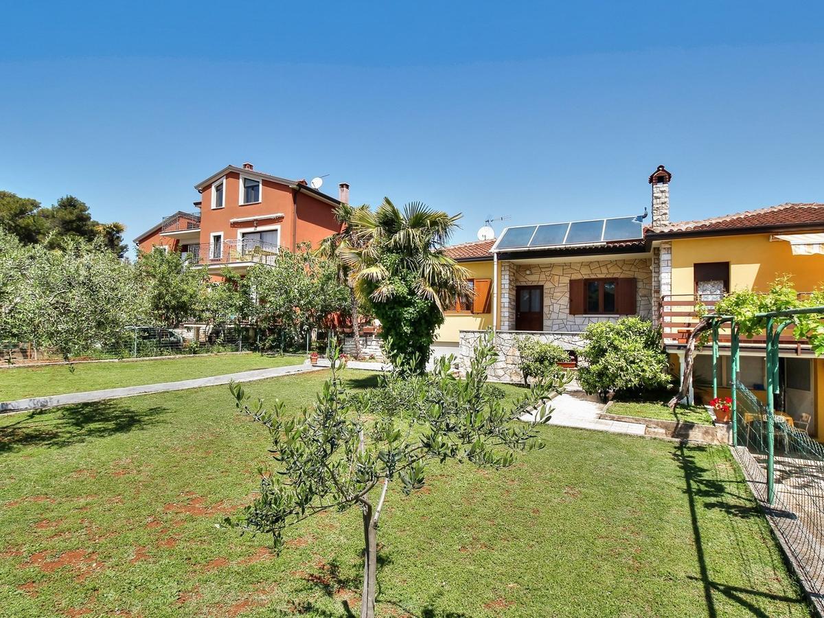 Lovric House With Apartments Umag Exterior photo