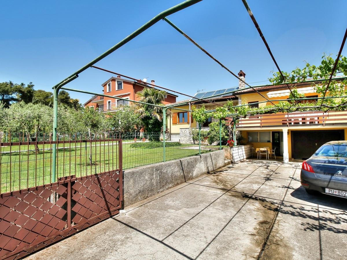 Lovric House With Apartments Umag Exterior photo